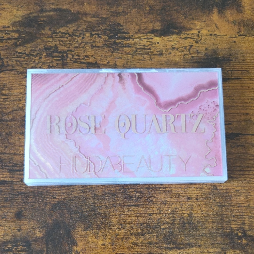 HUDA BEAUTY Rose Quartz Eyeshadow Palette - Soft Pink and Gold
